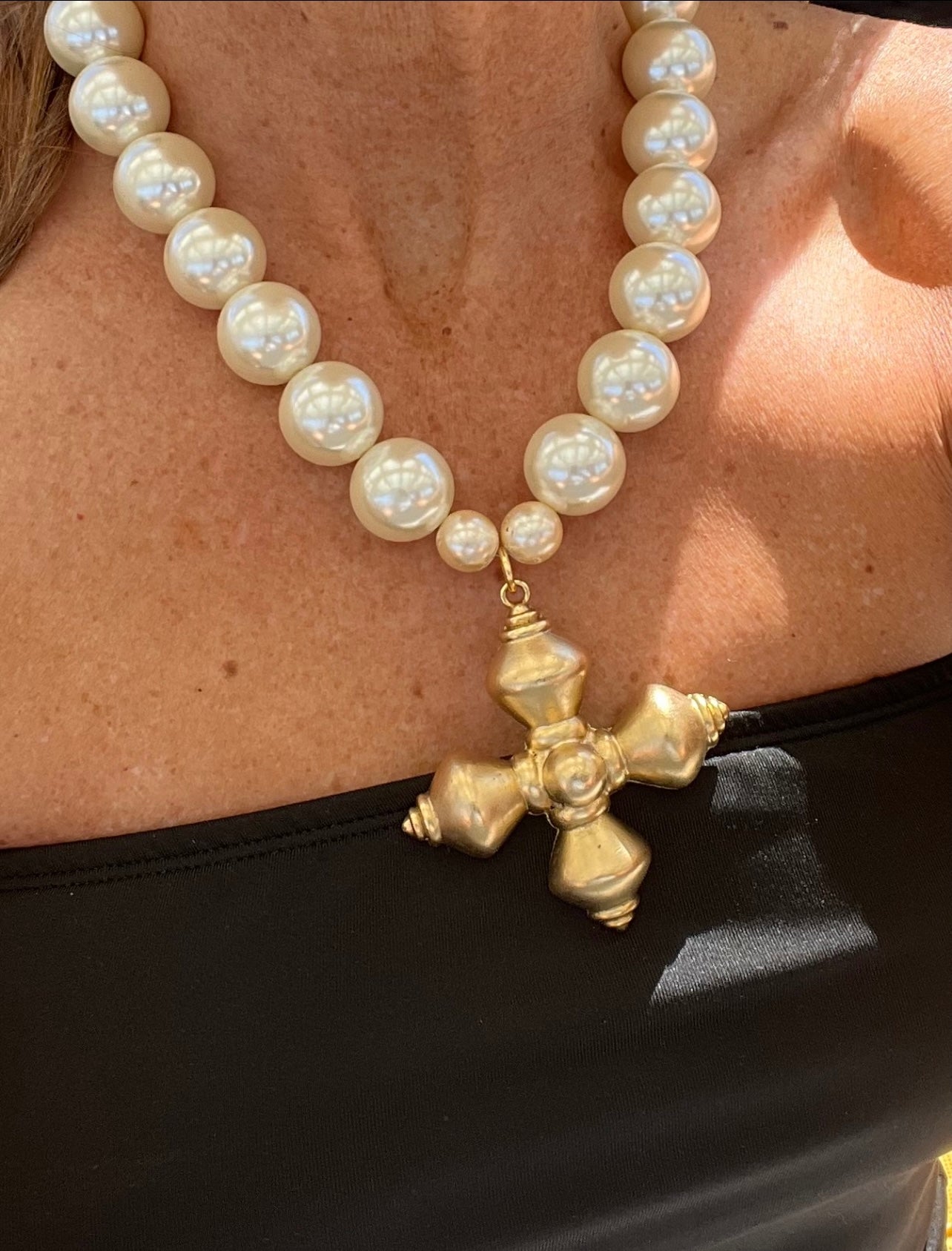 Medallion Pearl Necklace