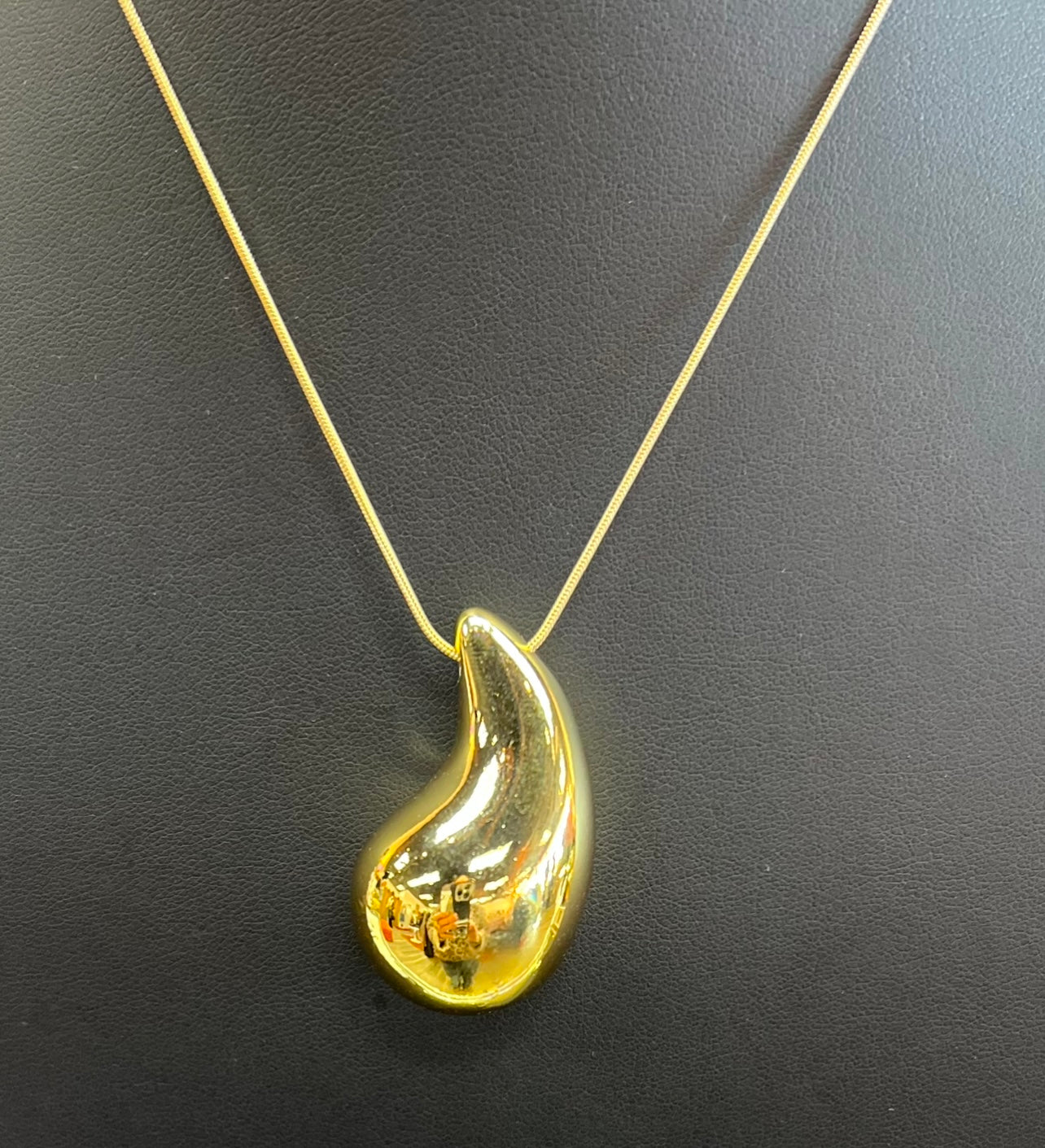 Gold Tear Drop Pendant Necklace